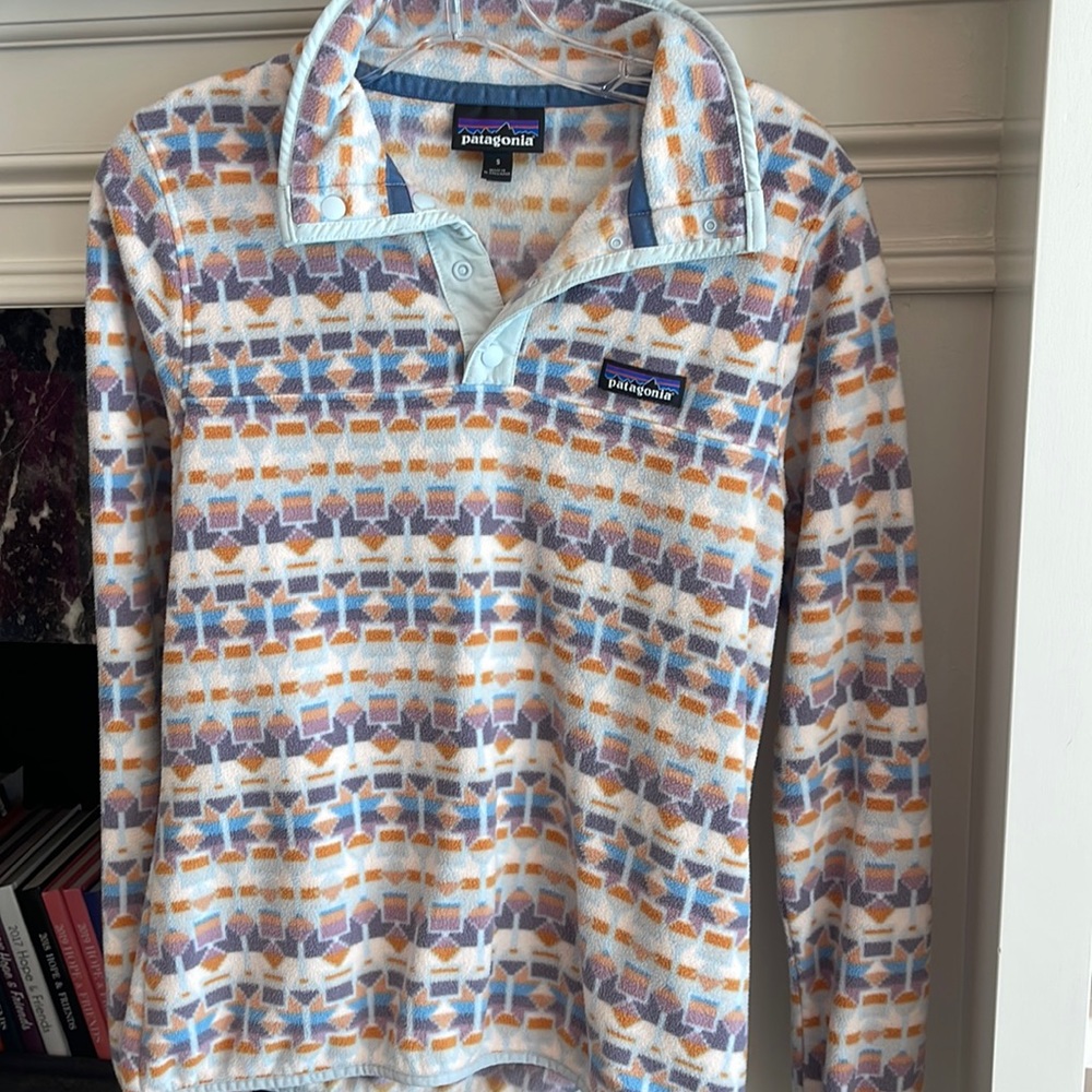 Patagonia size small multicolor pullover